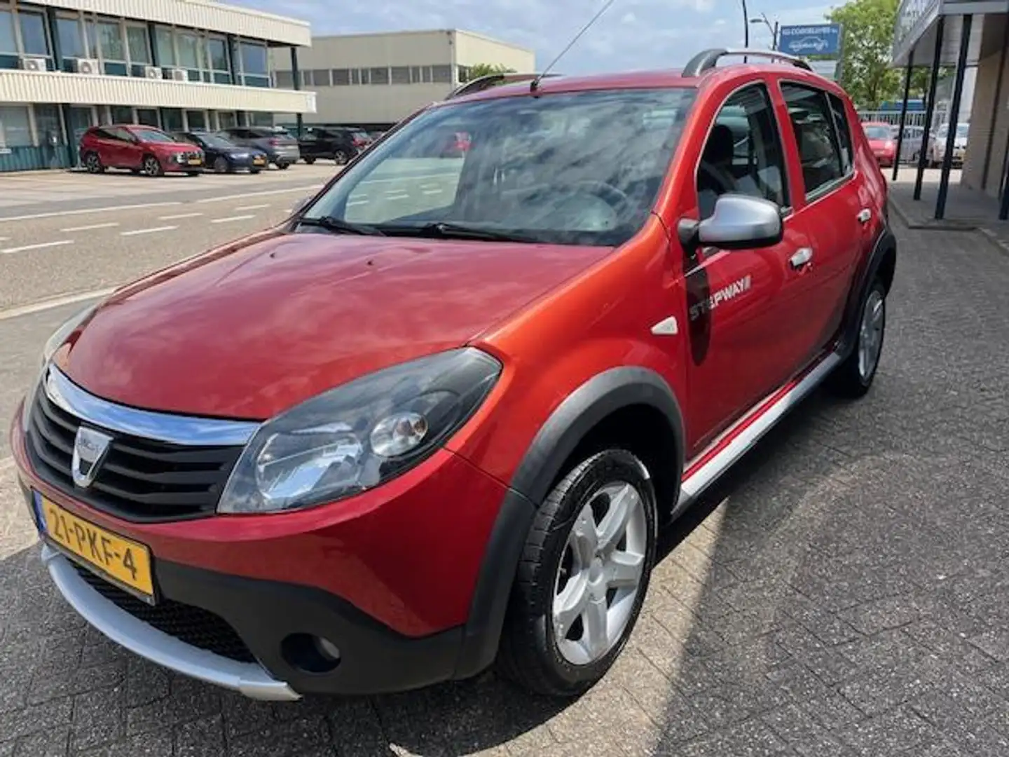 Dacia Sandero 1.6 Stepway airco Rood - 2