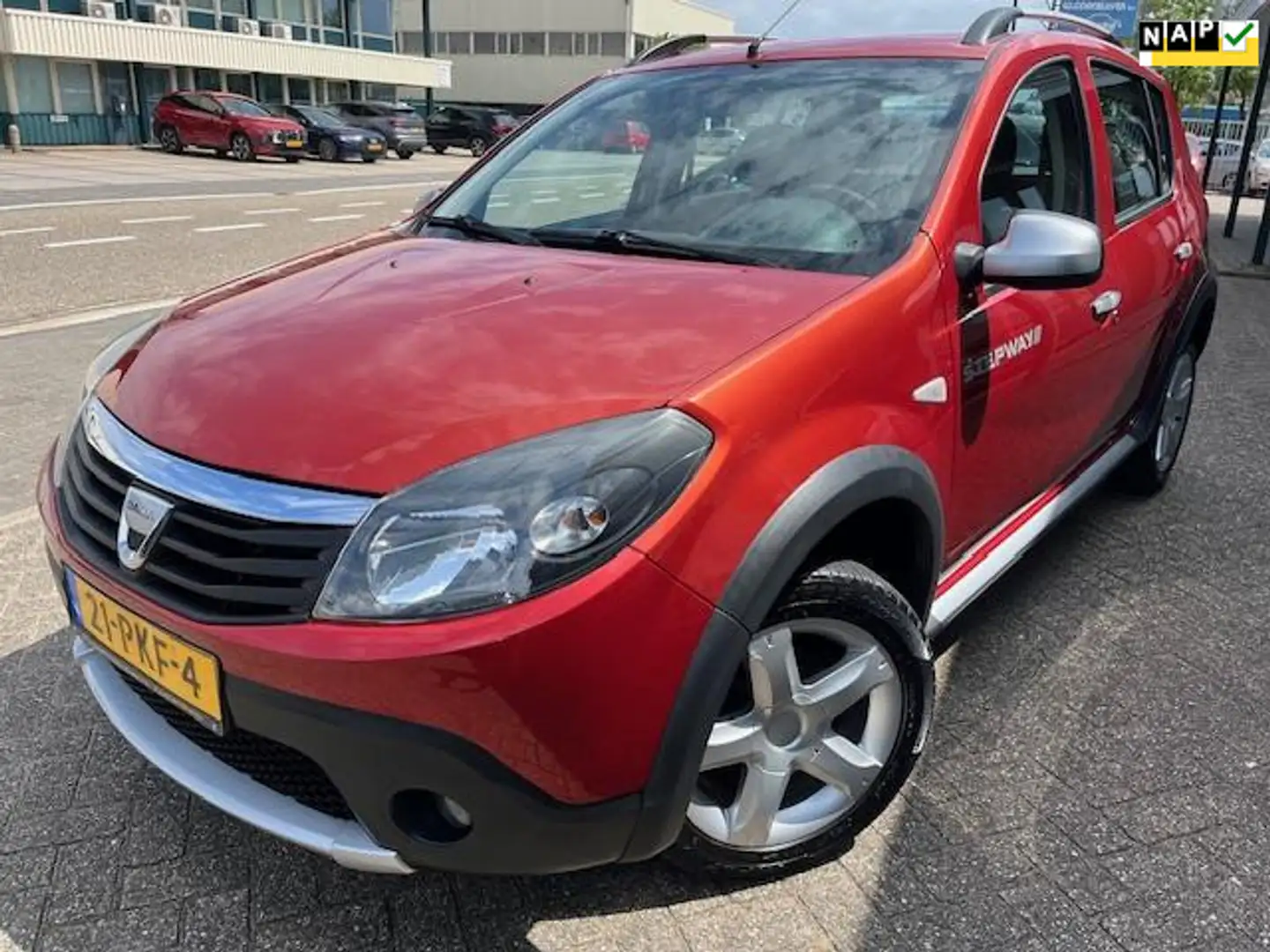 Dacia Sandero 1.6 Stepway airco Rood - 1