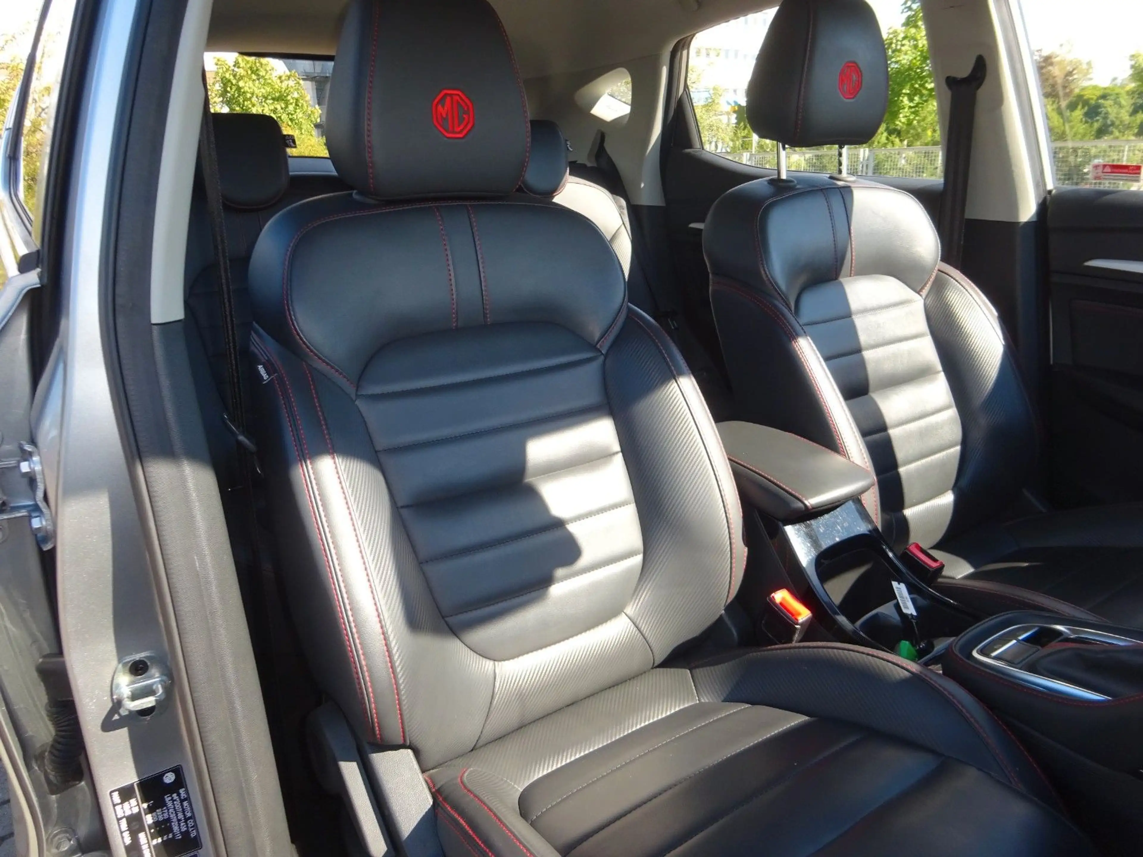 MG ZS 111PS Autm. Luxury Leder Navi 360-Kamera — photo 8
