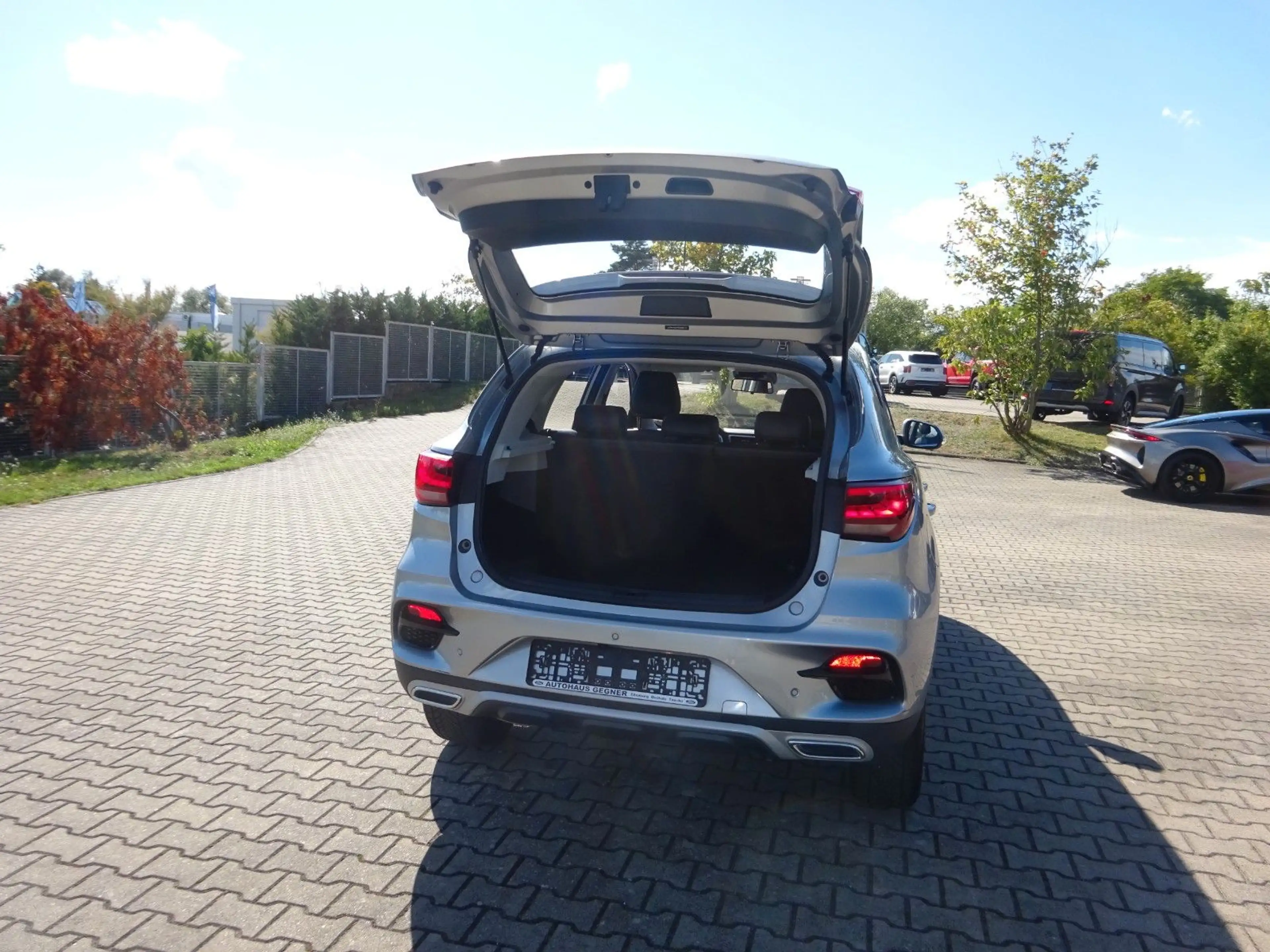 MG ZS 111PS Autm. Luxury Leder Navi 360-Kamera — photo 11