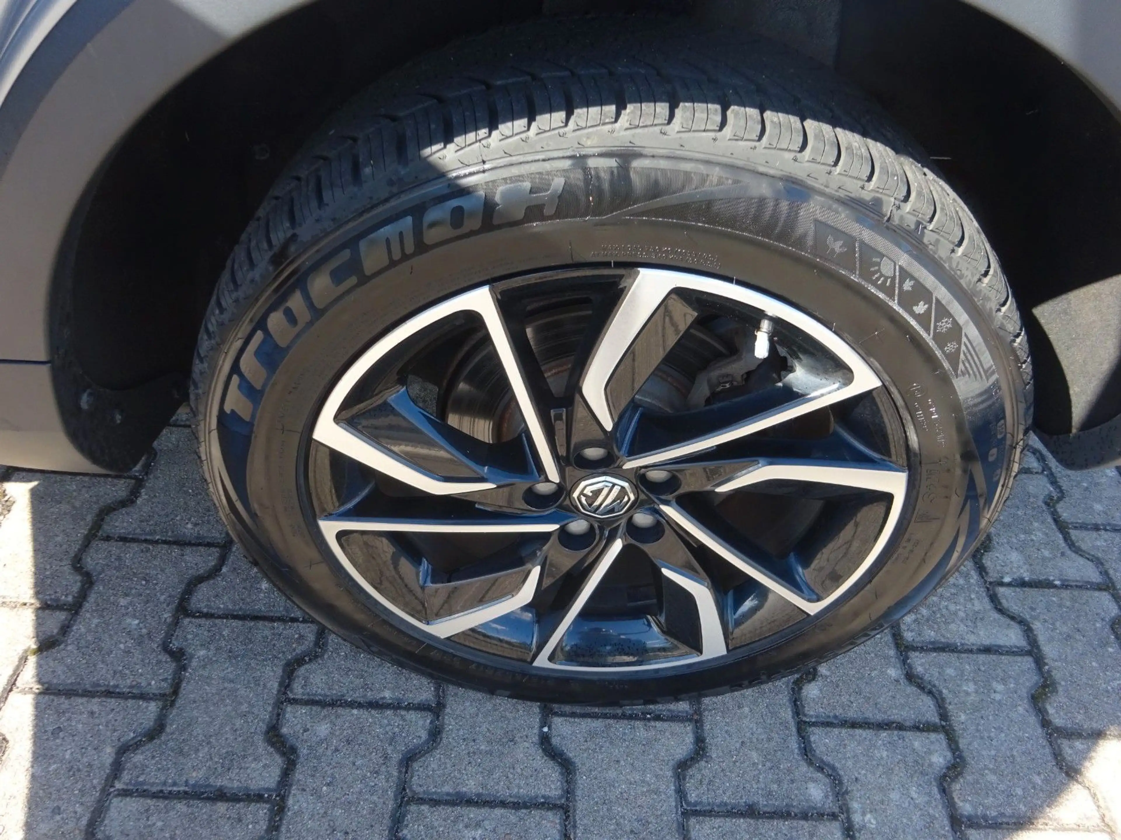 MG ZS 111PS Autm. Luxury Leder Navi 360-Kamera — photo 13