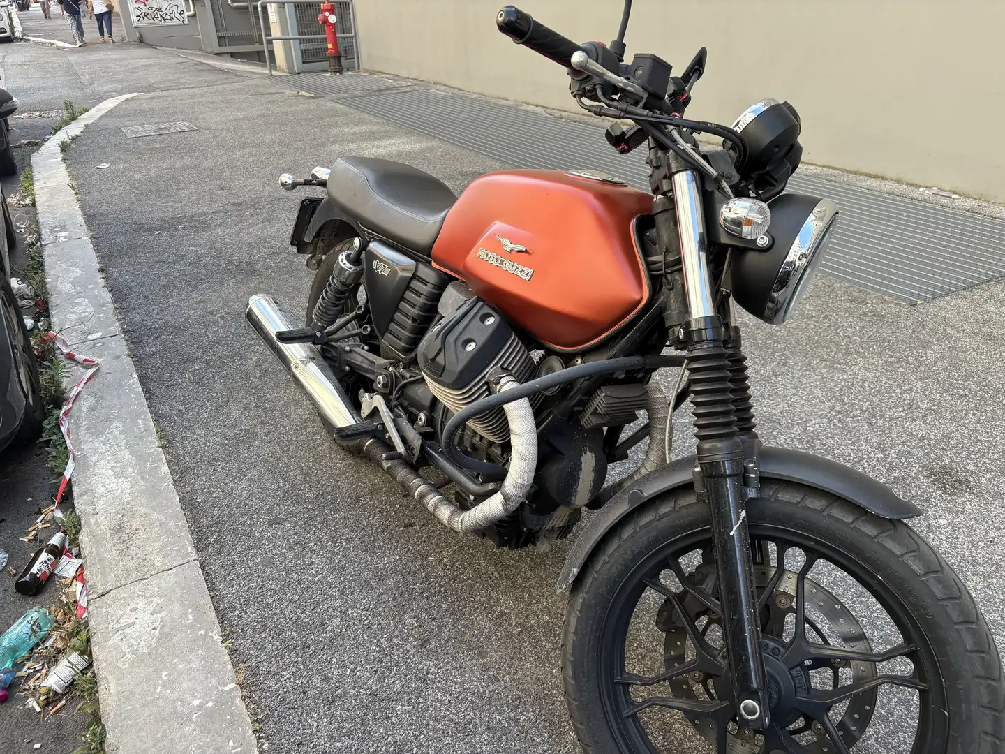 Moto Guzzi V 7 - 1