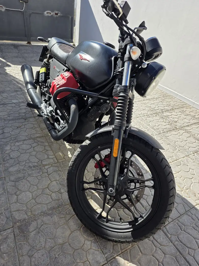Moto Guzzi V 7 Carbon Negru - 1