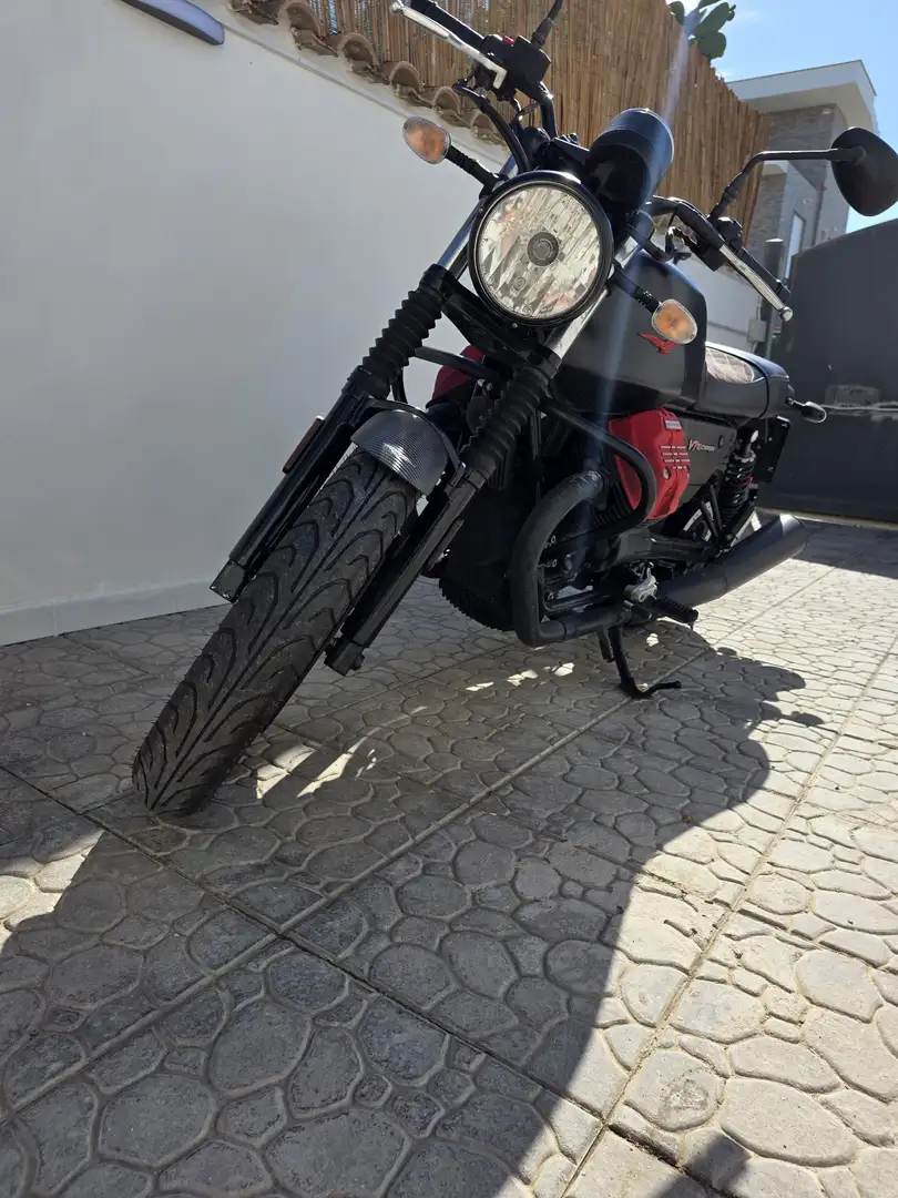 Moto Guzzi V 7 Carbon Negru - 2