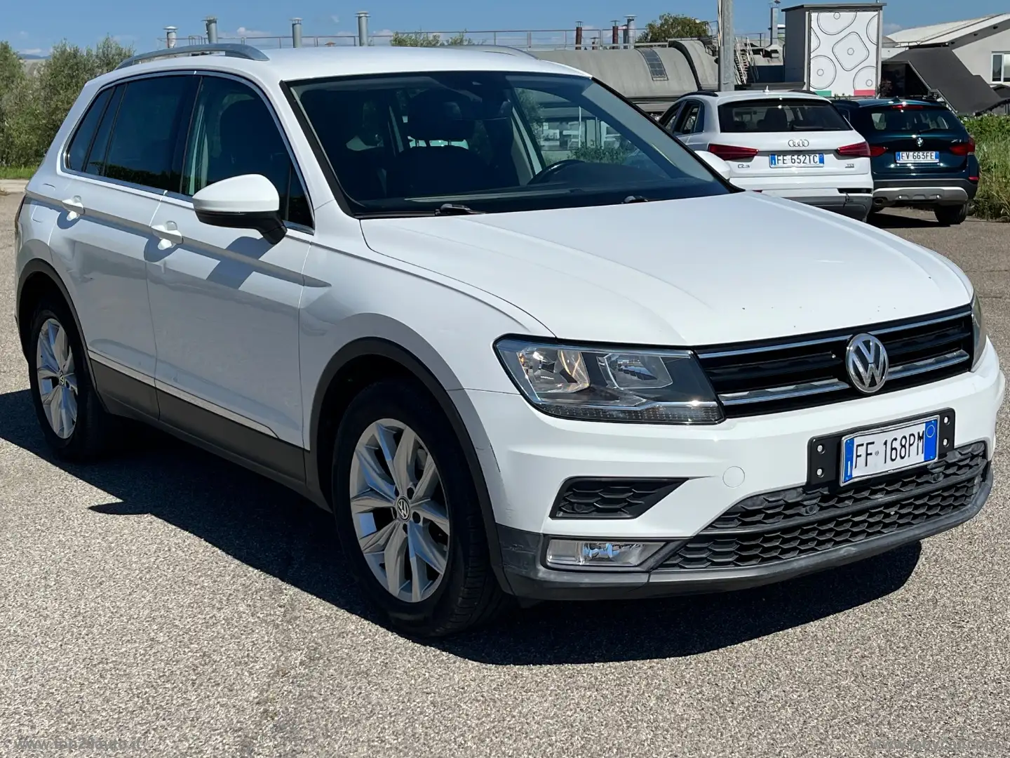 Volkswagen Tiguan 2.0 TDI DSG Business BMT Bílá - 2