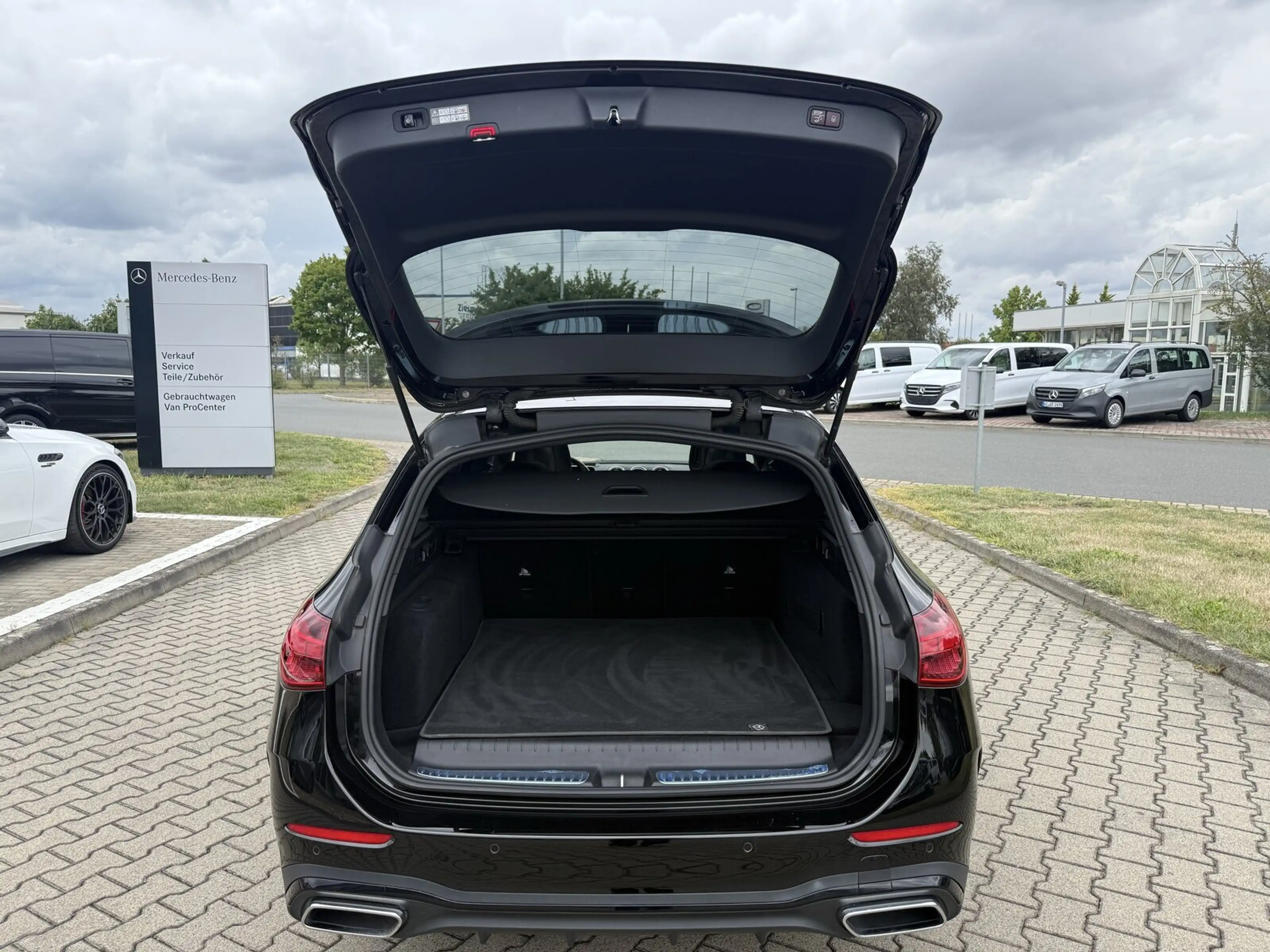 Mercedes-Benz C 300 C 300 e T-Modell AMG*Pano*Digi*HeadUp*Memory*360 — photo 7