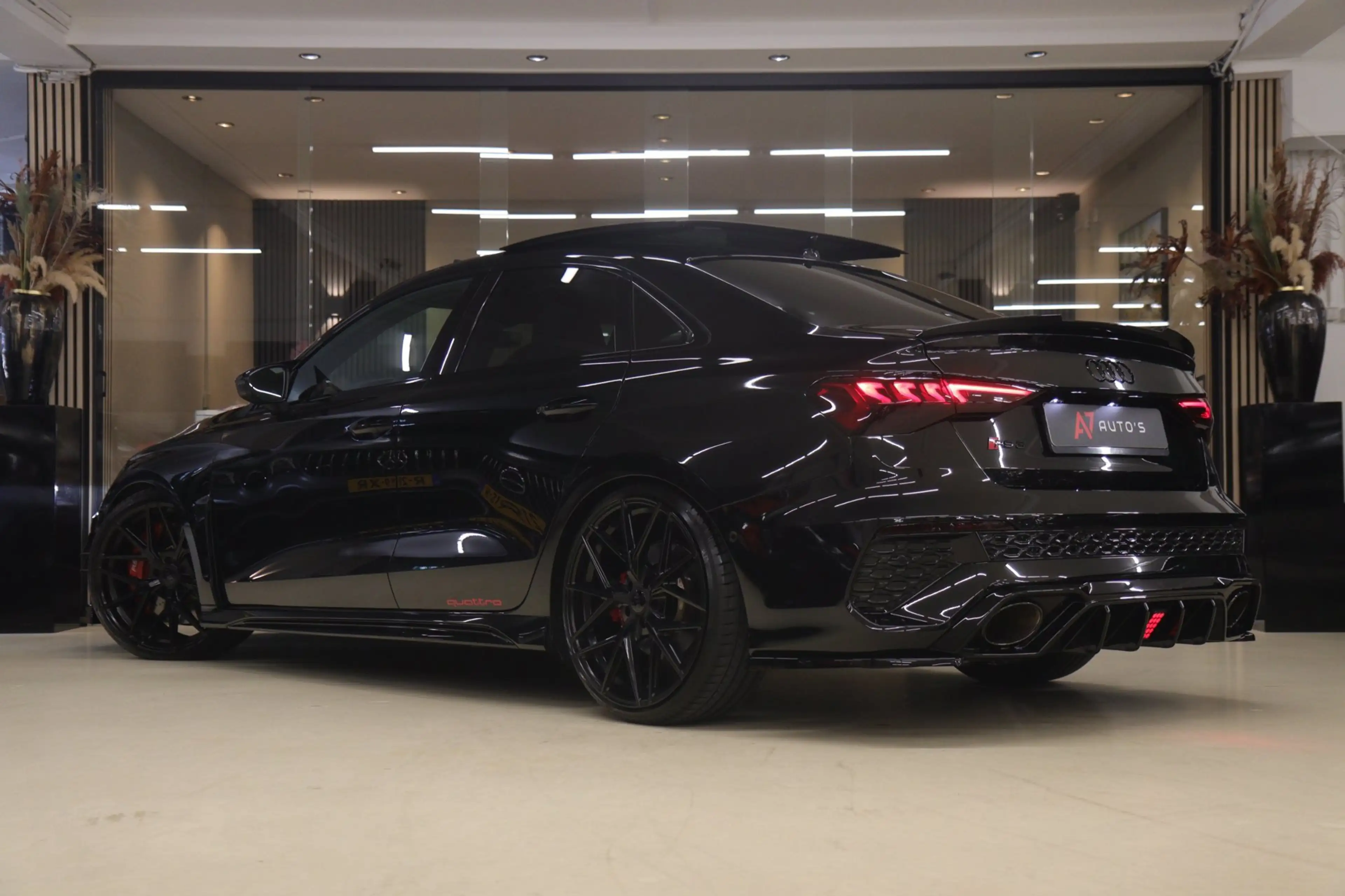 Audi RS3 Limousine 2.5 TFSI RS 3 quattro PANO/400PK/PERFORM — photo 2