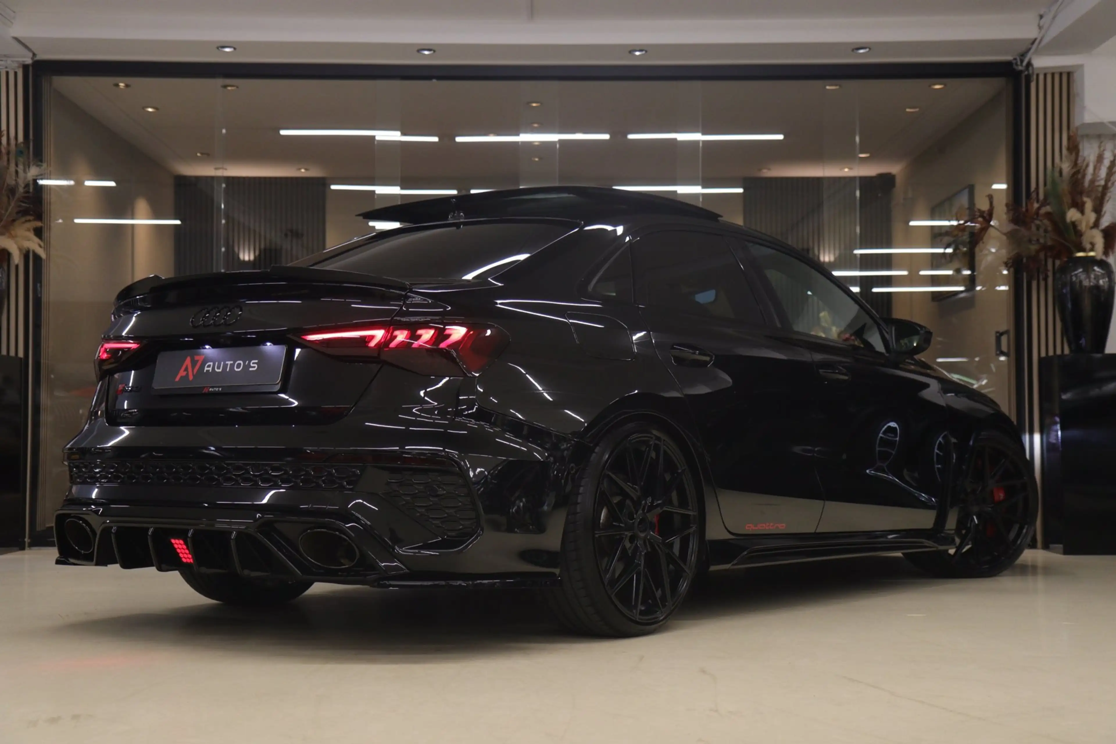 Audi RS3 Limousine 2.5 TFSI RS 3 quattro PANO/400PK/PERFORM — photo 4