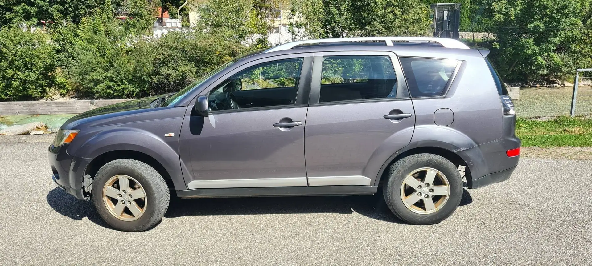Mitsubishi Outlander Outlander 2,0 DI-D Intense Intense Grau - 1