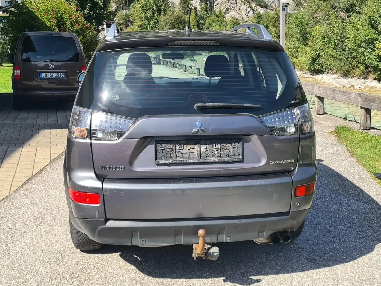 Mitsubishi Outlander Outlander 2,0 DI-D Intense Intense Grau - 2