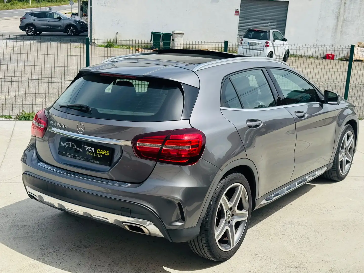 Mercedes-Benz GLA 200 Gris - 2