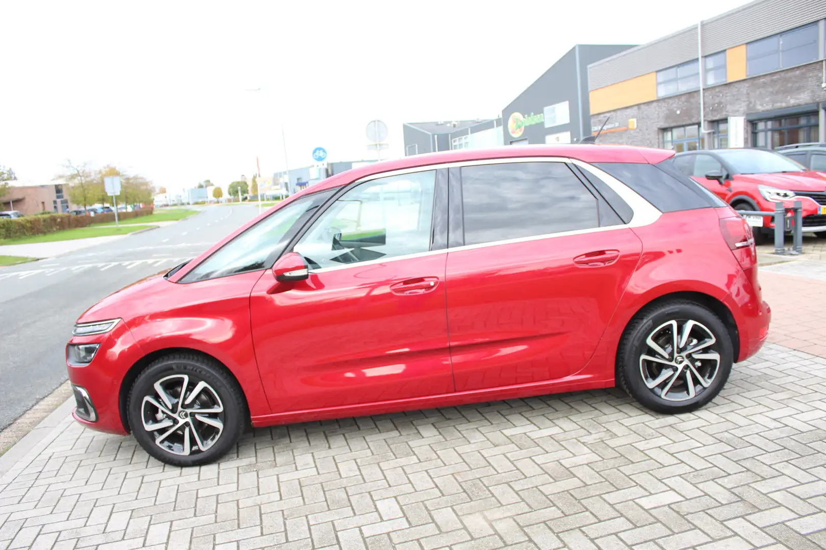 Citroen C4 SpaceTourer 1.2 PureTech Shine Clima-Cruise-Navi-Camera-Pano-T Rouge - 2