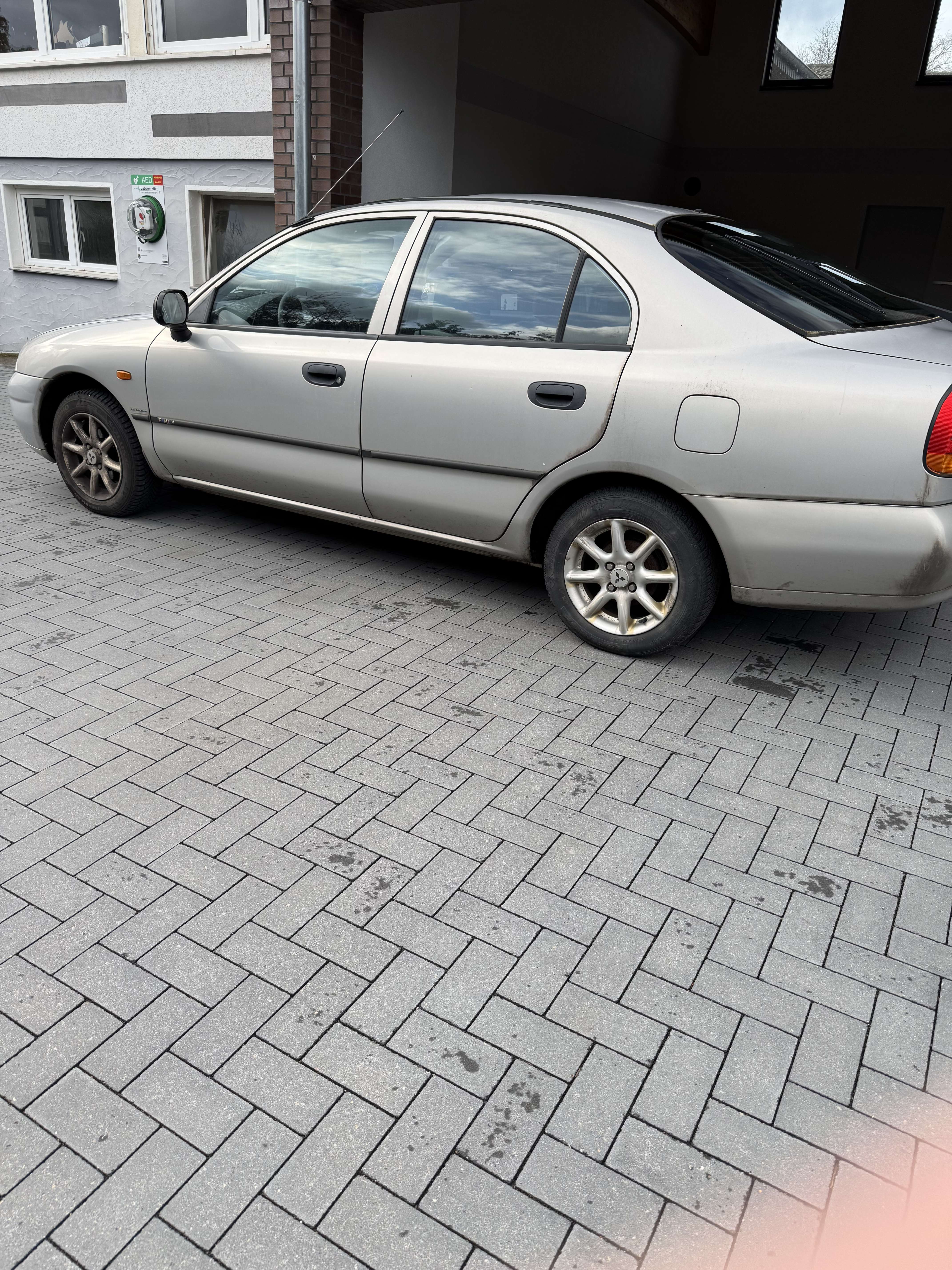 Second hand Mitsubishi Carisma 1.6