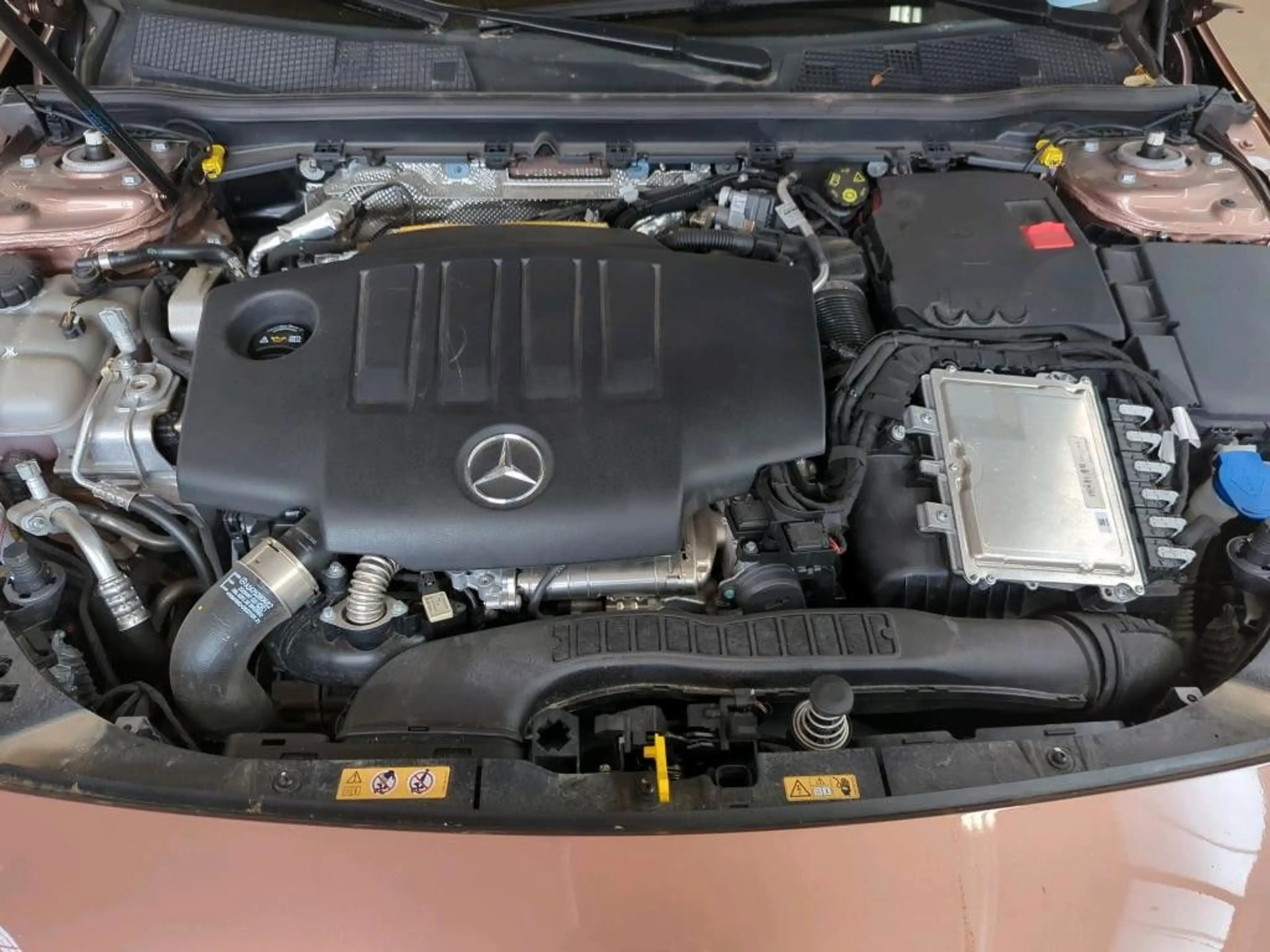 Mercedes-Benz CLA 220 d AMG Line Pano 360° Distronic Leder — photo 13