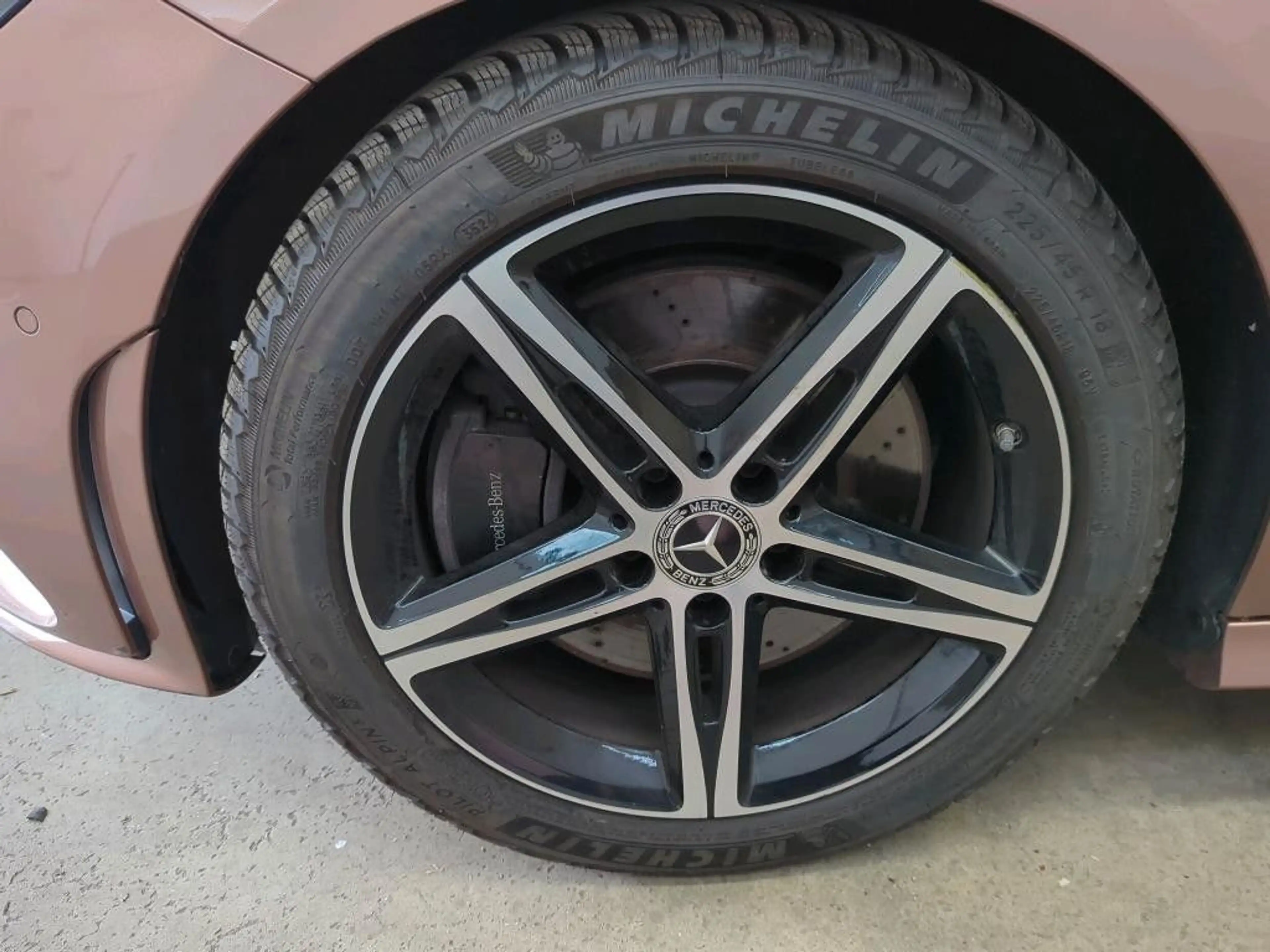 Mercedes-Benz CLA 220 d AMG Line Pano 360° Distronic Leder — photo 6