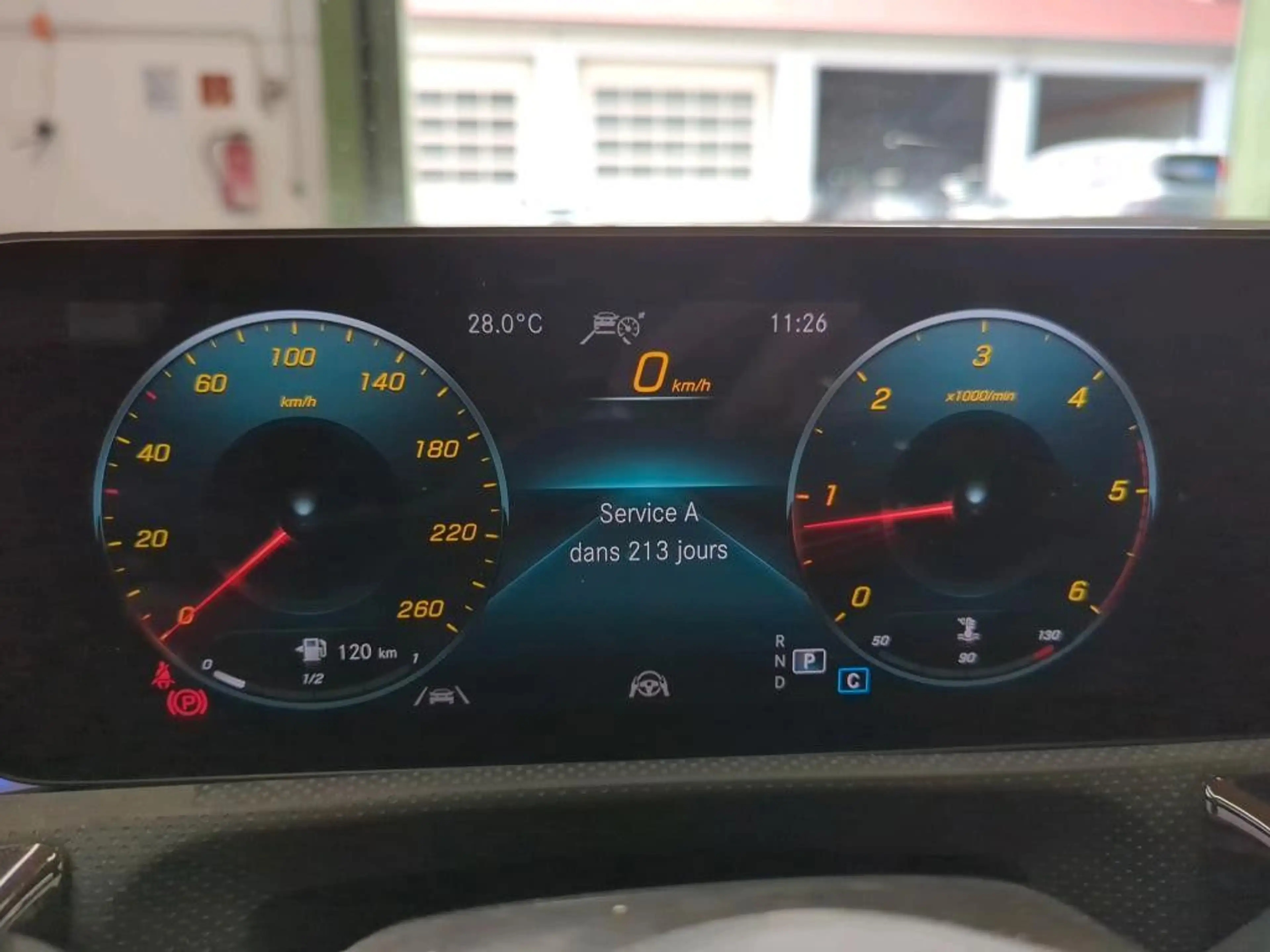 Mercedes-Benz CLA 220 d AMG Line Pano 360° Distronic Leder — photo 10