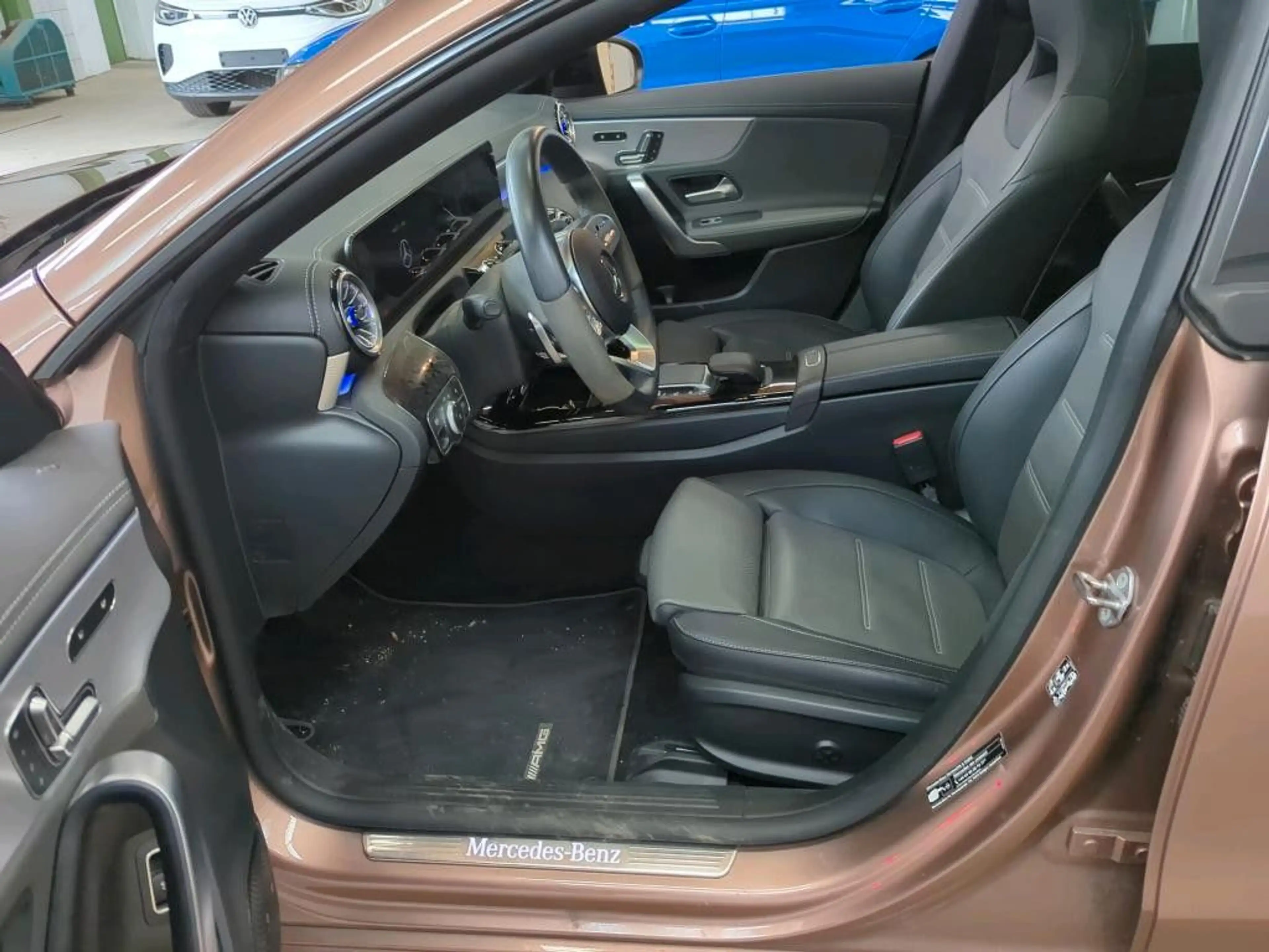 Mercedes-Benz CLA 220 d AMG Line Pano 360° Distronic Leder — photo 8