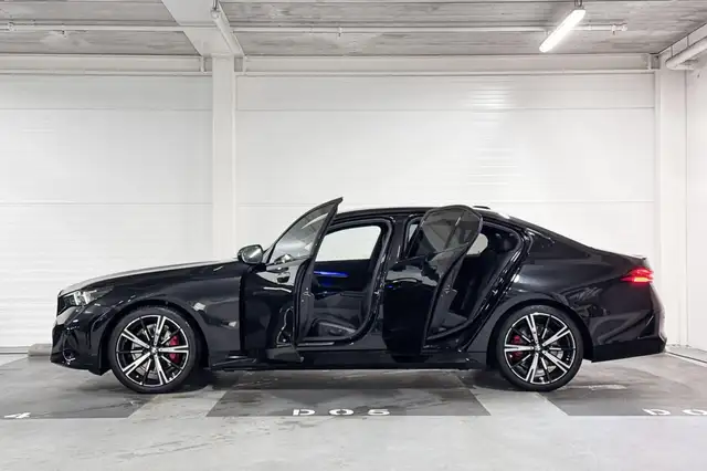 BMW 5 Series view 3