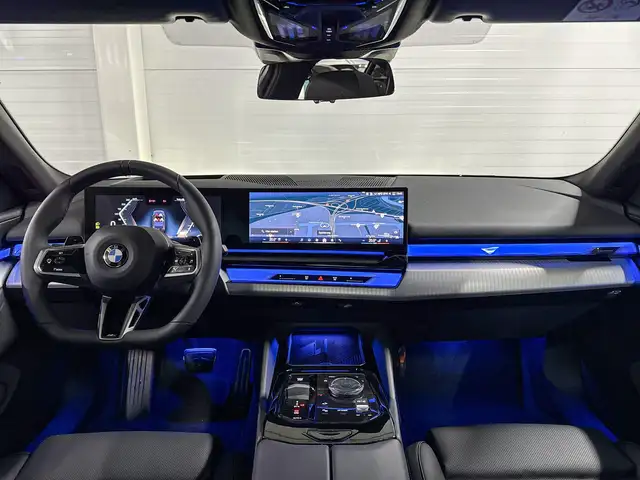 BMW 5 Series view 11