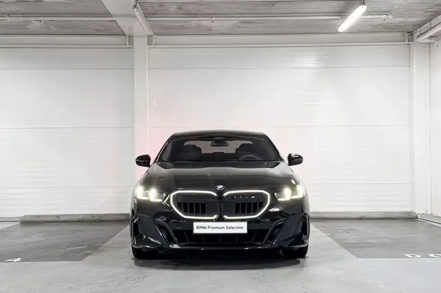 BMW 5 Series view 5