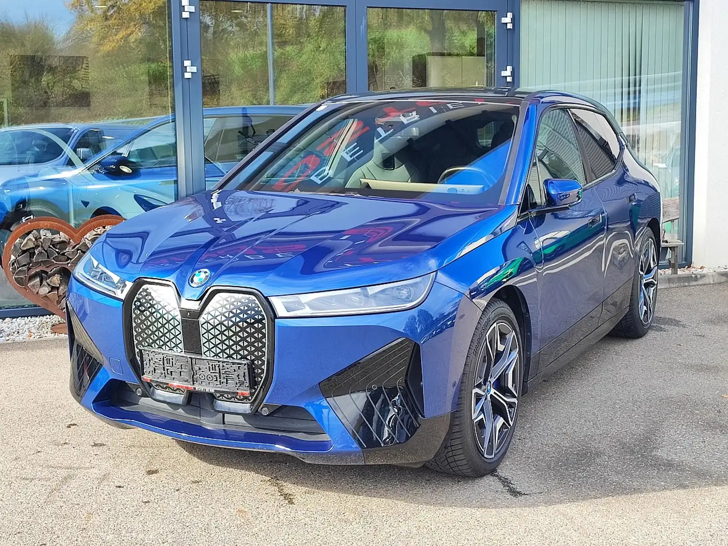 BMW iX xDrive50 Blau - 2