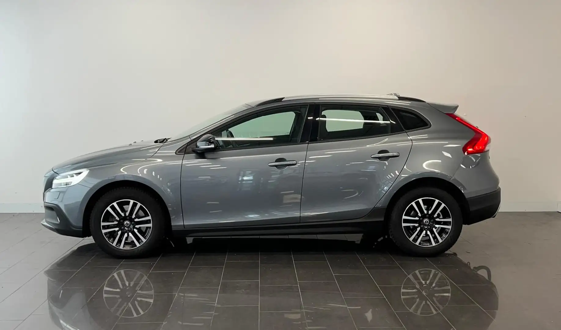 Volvo V40 Cross Country T3 Nordic+ | Airco (automatisch) | Cruise control Gris - 2