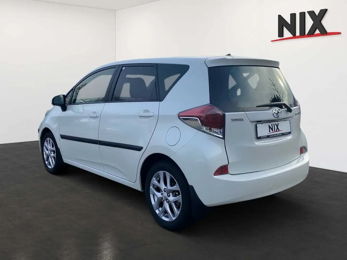 Toyota Verso -S 1.33 Club Automatik BT KAMERA KLIMA Weiß - 2