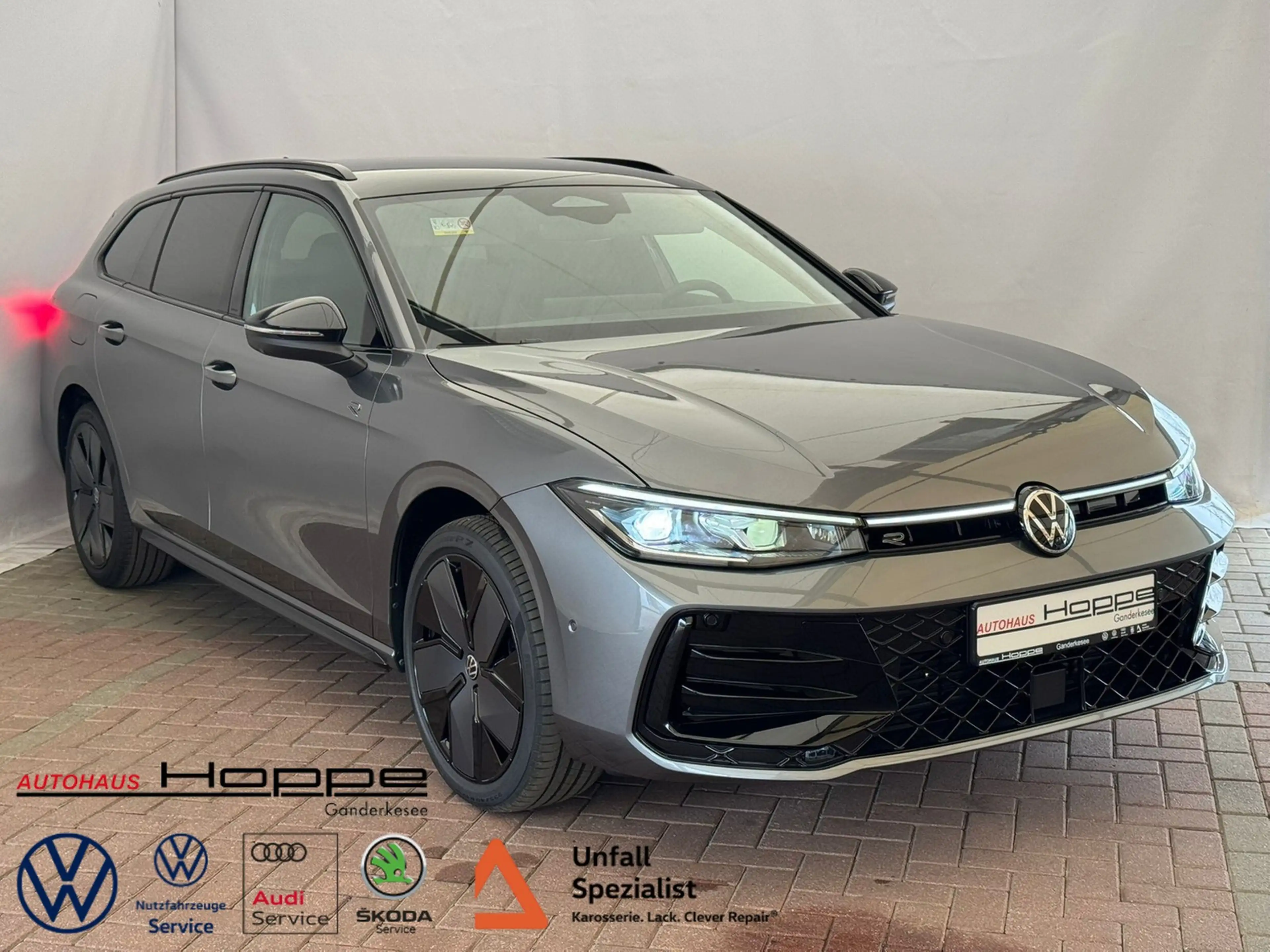 Volkswagen Passat R-LINE 2.0TDI DSG+AHK+HUD+MATRIX+RFK+DCC+ACC
