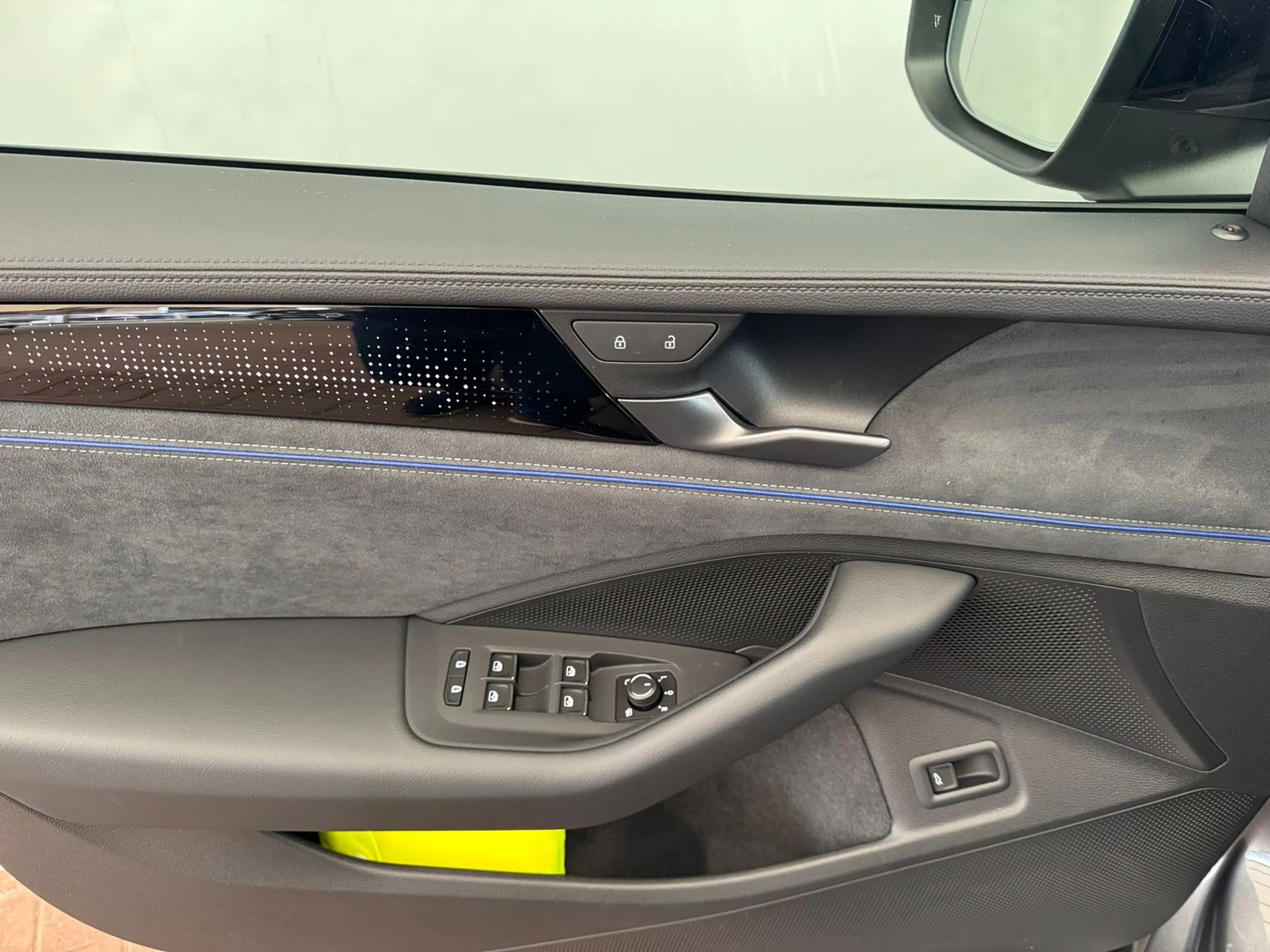 Volkswagen Passat R-LINE 2.0TDI DSG+AHK+HUD+MATRIX+RFK+DCC+ACC — photo 12