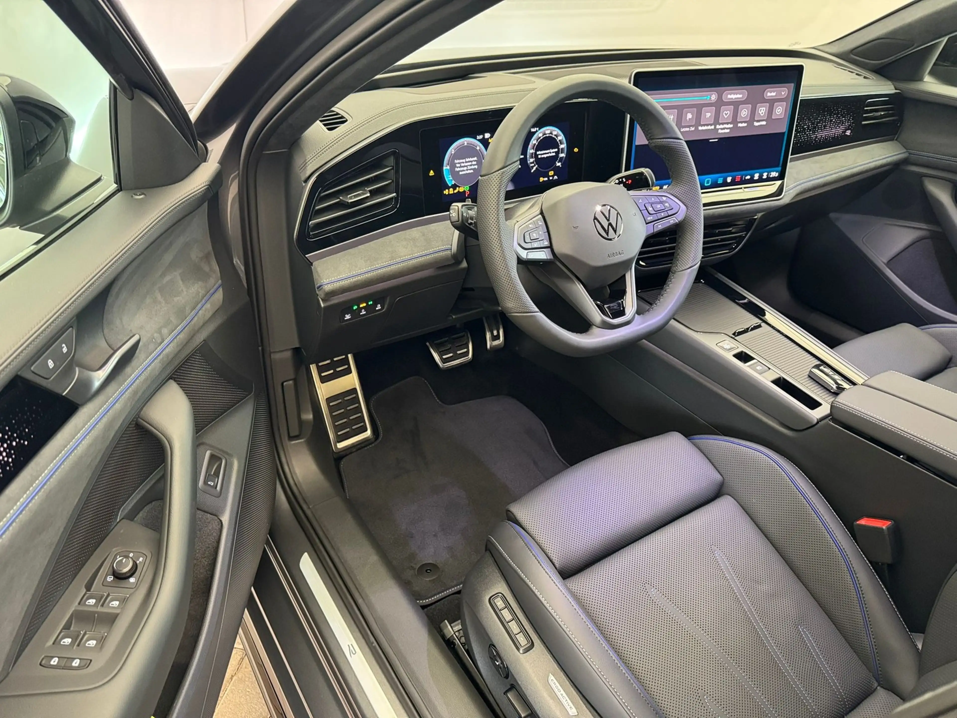 Volkswagen Passat R-LINE 2.0TDI DSG+AHK+HUD+MATRIX+RFK+DCC+ACC — photo 13