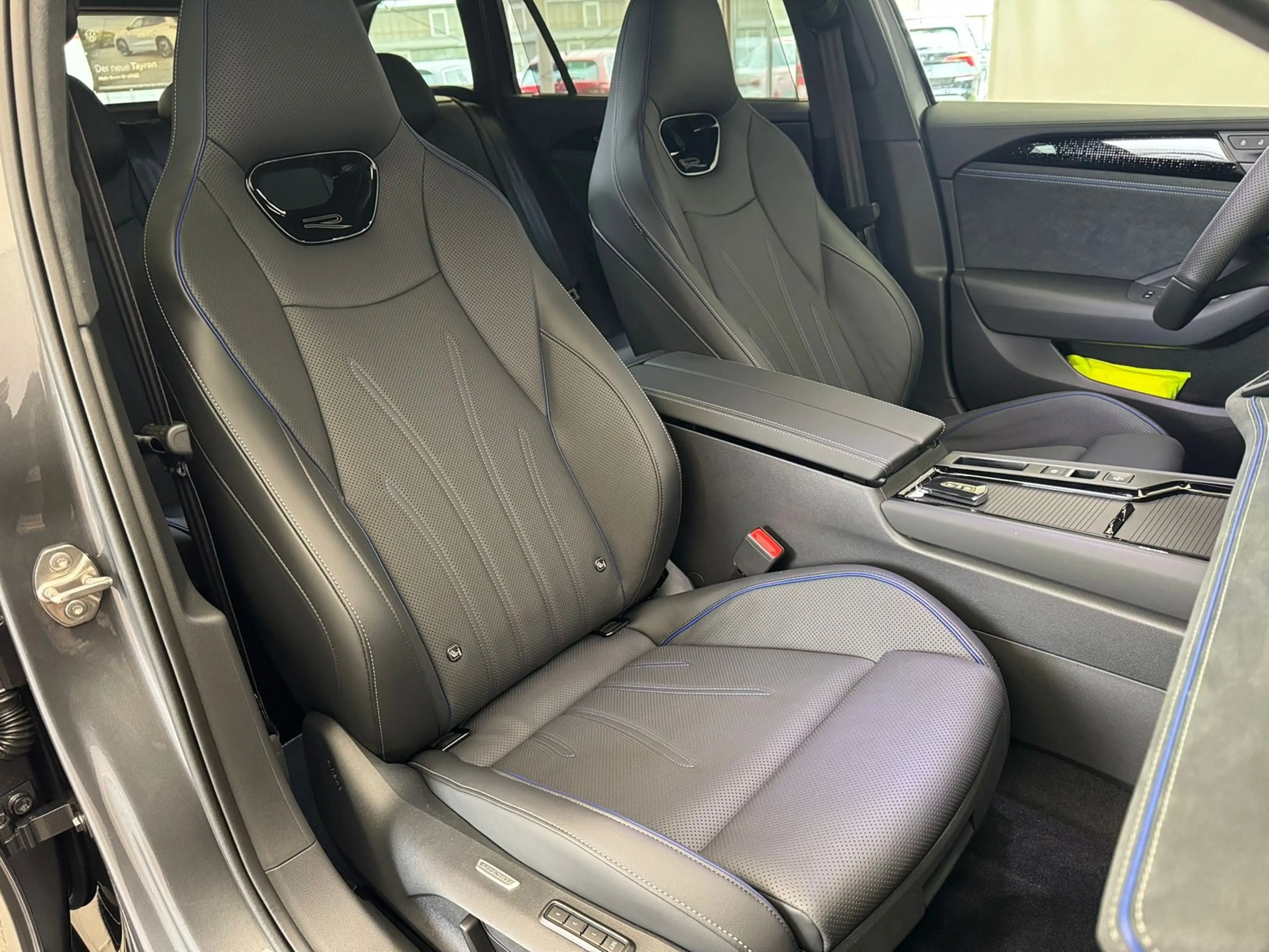 Volkswagen Passat R-LINE 2.0TDI DSG+AHK+HUD+MATRIX+RFK+DCC+ACC — photo 8
