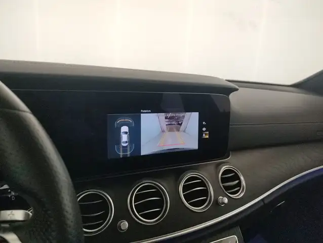 Mercedes-Benz 220 view 13