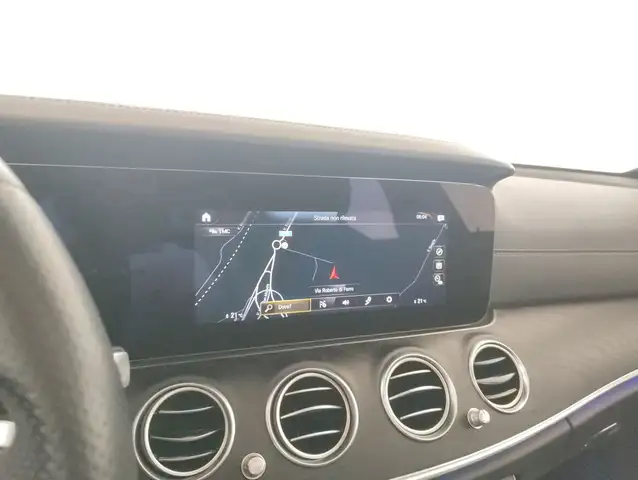 Mercedes-Benz 220 view 12