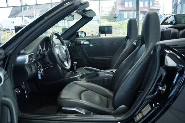 Porsche 911 view 15