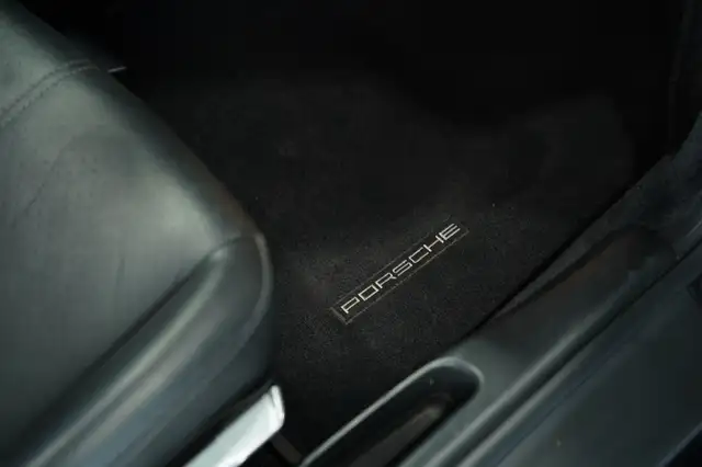 Porsche 911 view 14