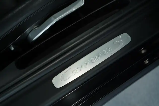 Porsche 911 view 13