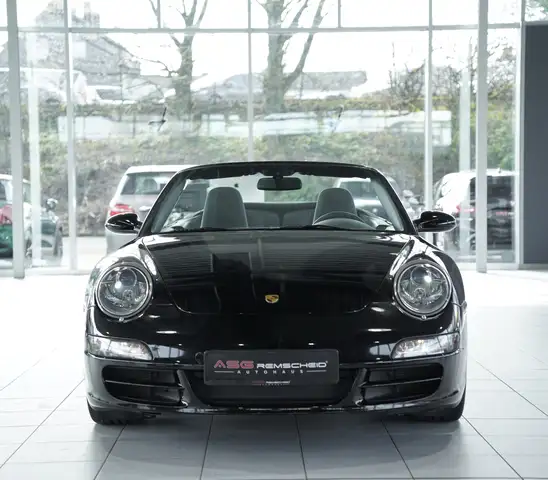 Porsche 911 view 2