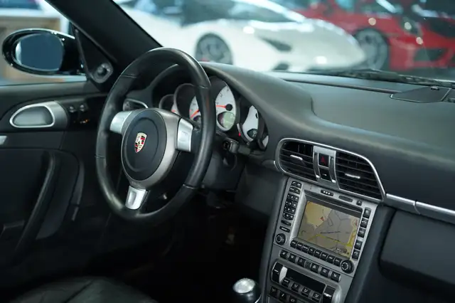 Porsche 911 view 12