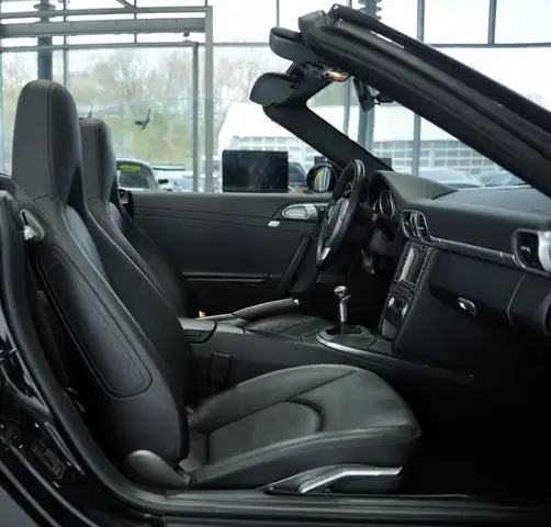 Porsche 911 view 10