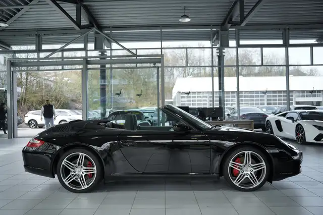 Porsche 911 view 5