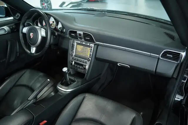 Porsche 911 view 11