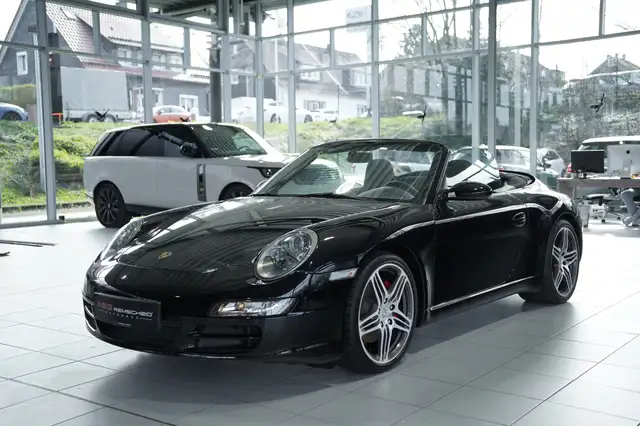 Porsche 911 view 3