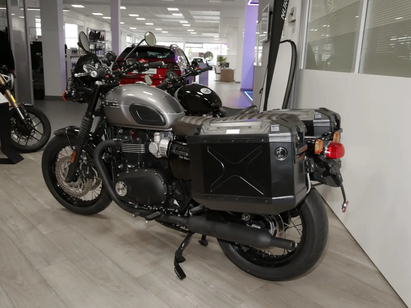 Triumph Bonneville T120 Black, Junge Gebrauchte Schwarz - 2