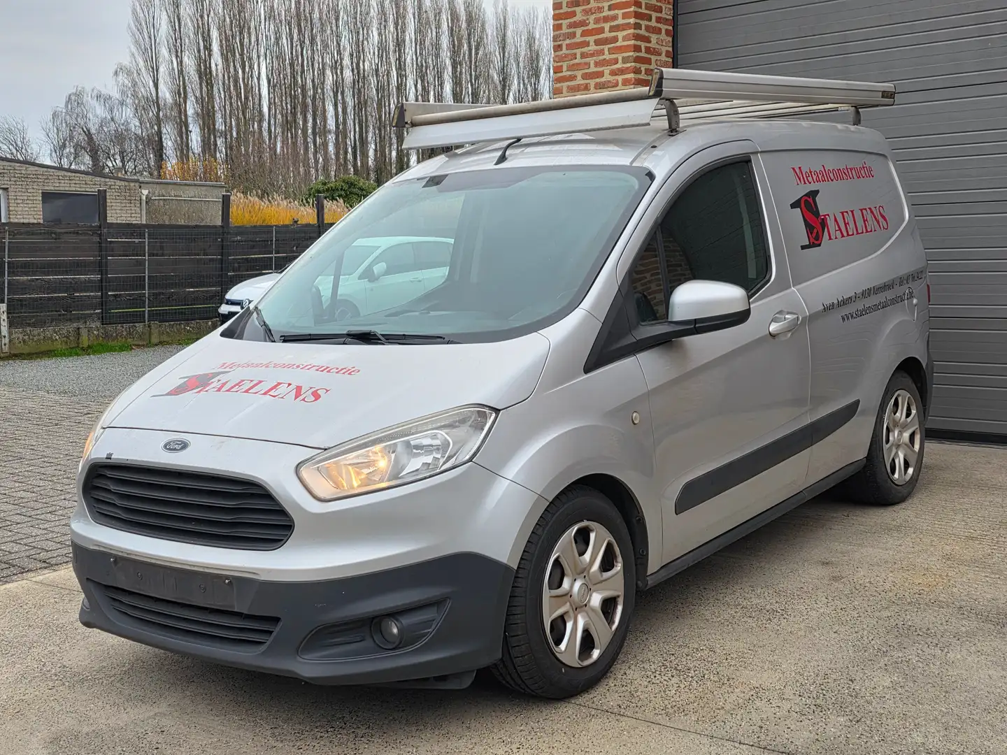 Ford Transit Courier 4.990EX - Benzine - 104.500 KM - 2014 Argent - 2