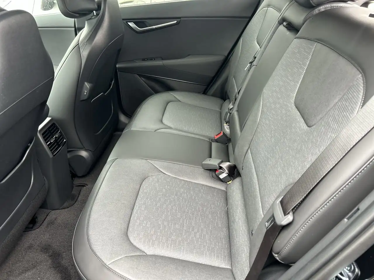 Kia Niro снимка Kia Niro