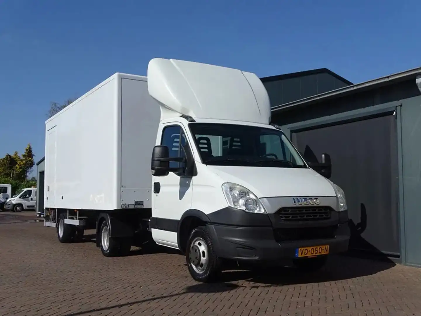 Iveco Daily 35C17 Be combinatie be trekker podium oplegger 308 Wit - 2