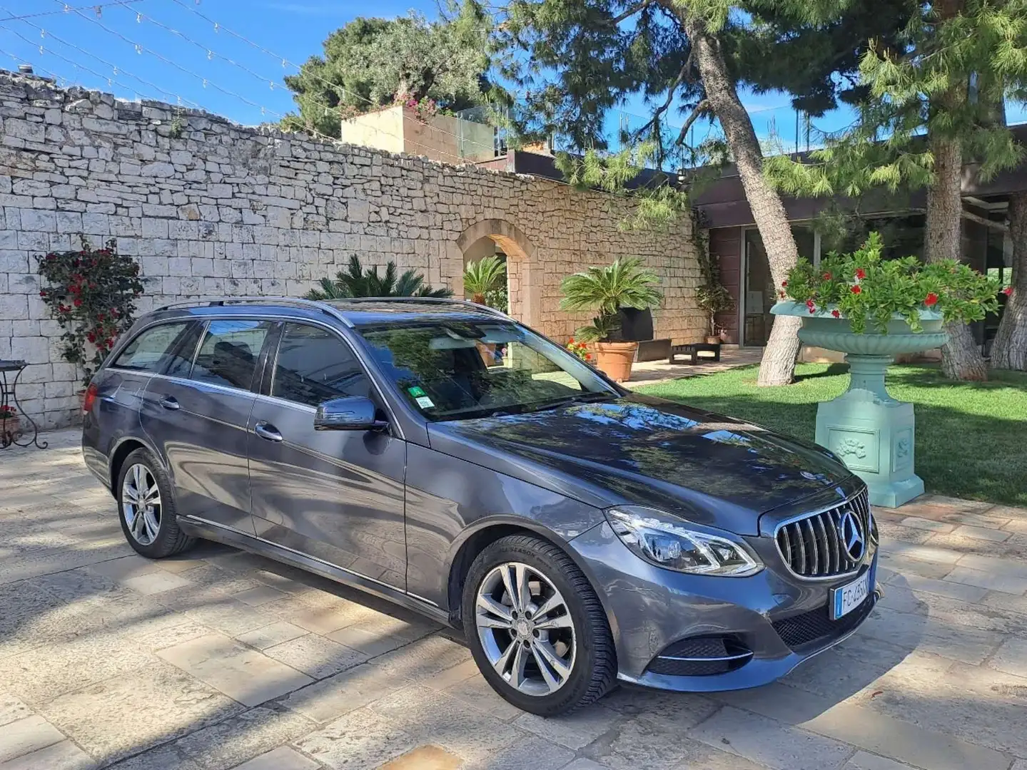 Mercedes-Benz E 220 T BlueTEC BlueEFFICIENCY Edition 9G-TRONIC - 1