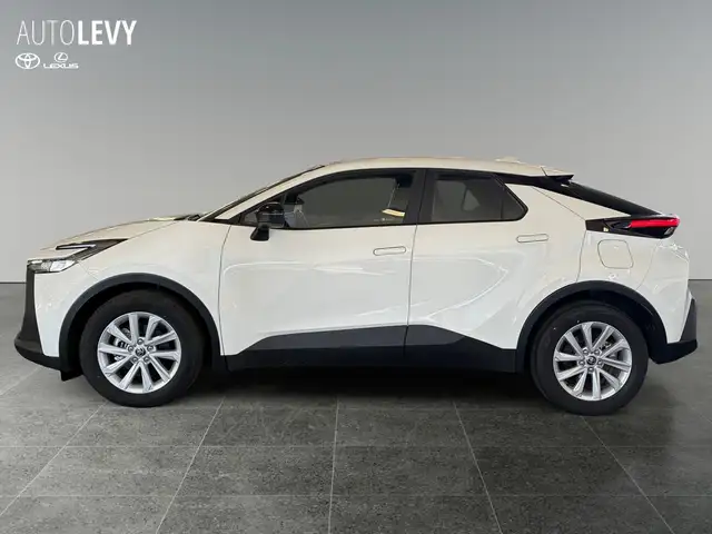 Toyota C-HR view 3
