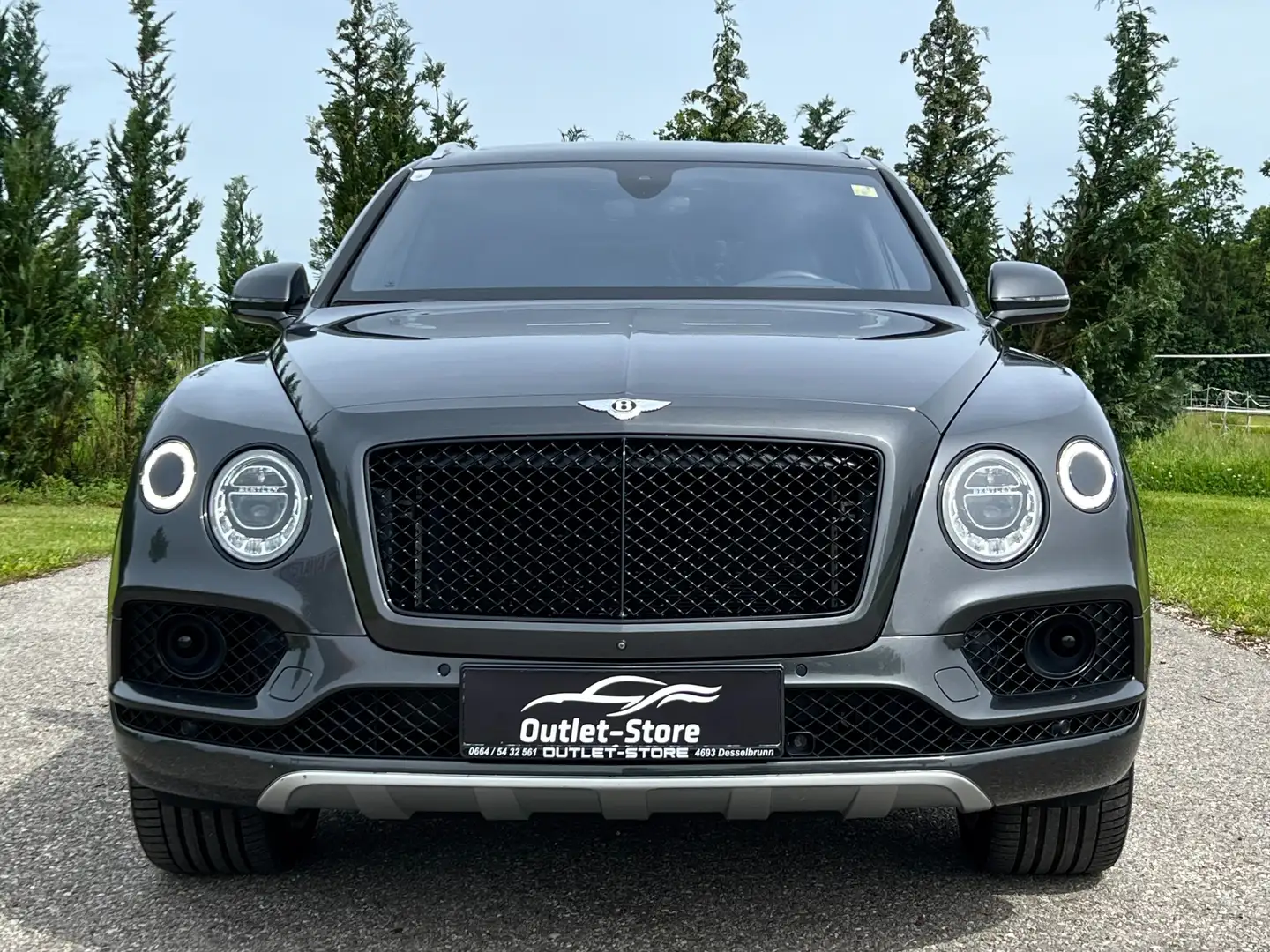 Bentley Bentayga V8 // Mulliner // 7Sitzer // Night-Vision // 22'' Szürke - 2