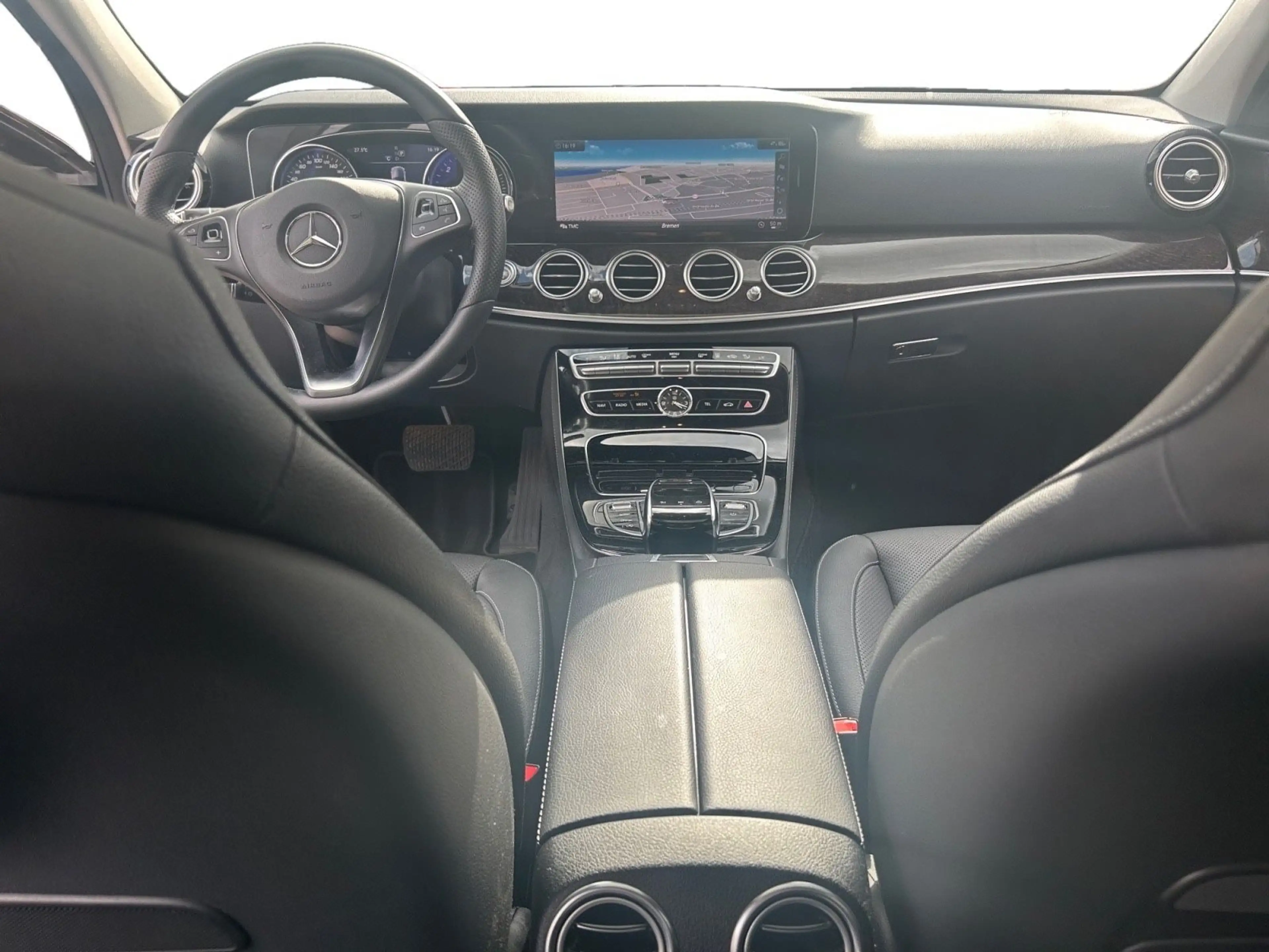 Mercedes-Benz E 350 AMG Line Memory-Paket Standheizung — photo 11